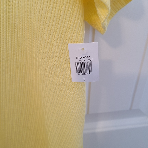 🌟NWT Old Navy Lemon Yellow V-Neck Shirt Size Large - Picture 3 of 7